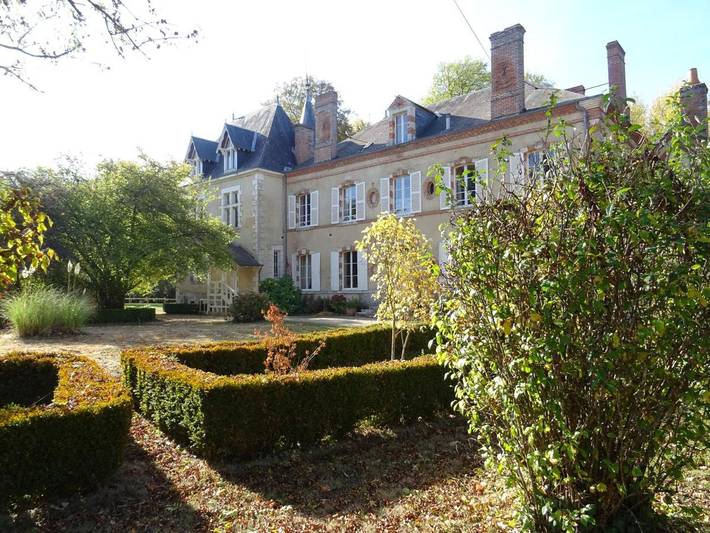 Villa pour 15 personnes, avec piscine et jardin dans le Cher