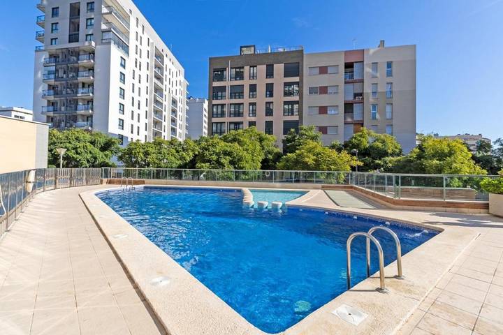 Ferienwohnung für 2 Personen, mit Balkon und Terrasse sowie Pool in Valencia
