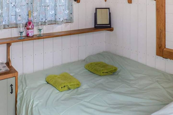 Shepherds Hut avec bain bouillonnant dans un superbe environnement rural in Challock, Région d'Ashford