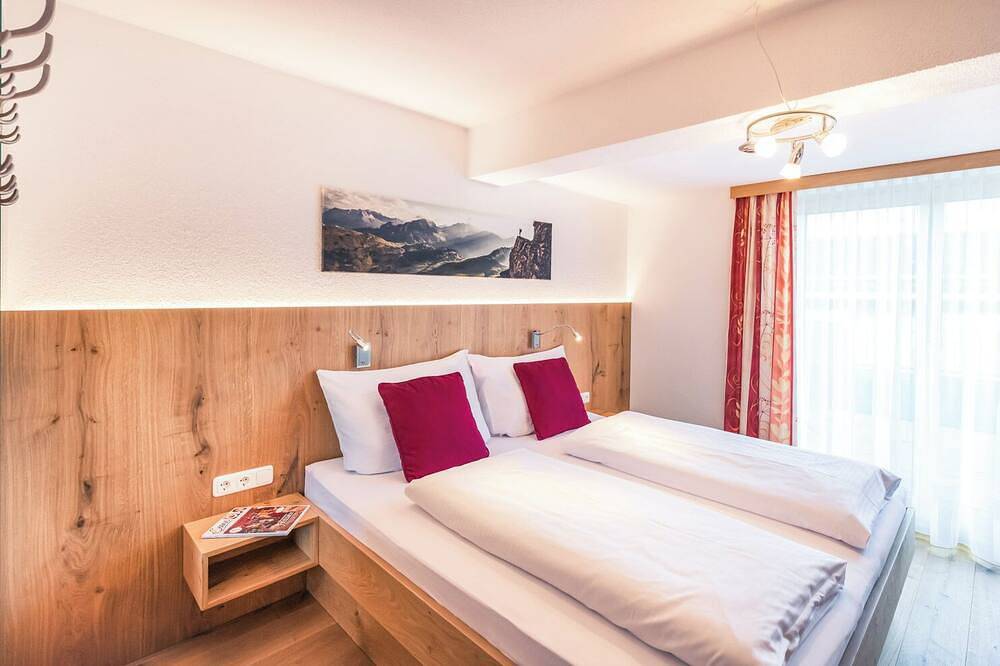 Ganze Wohnung, Haus Rothorn, Appartement Höfer für 8 Personen mit eigener Sonnenterrasse in Schröcken, Bregenzerwald