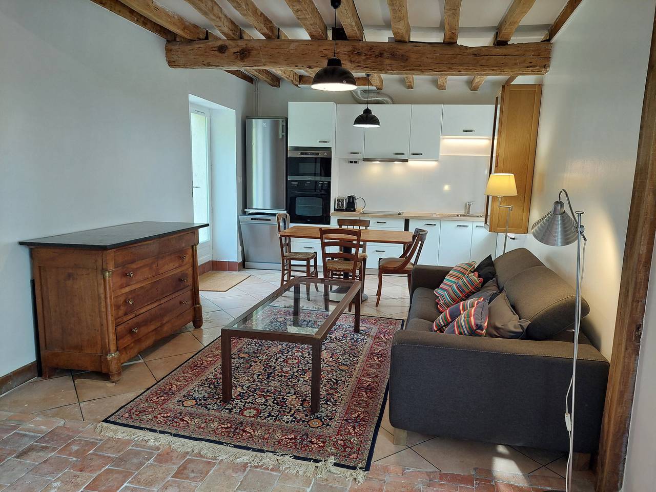 Retraite Champêtre avec Home Cinéma et Verger Libre Cueillette, près de la Loire et des Châteaux in Gémigny, Vallée de la Loire