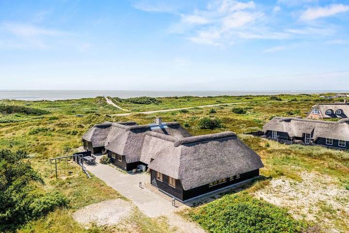 Villa für 13 Personen, mit Pool und Balkon/Terrasse sowie Sauna und Whirlpool, mit Haustier - 1