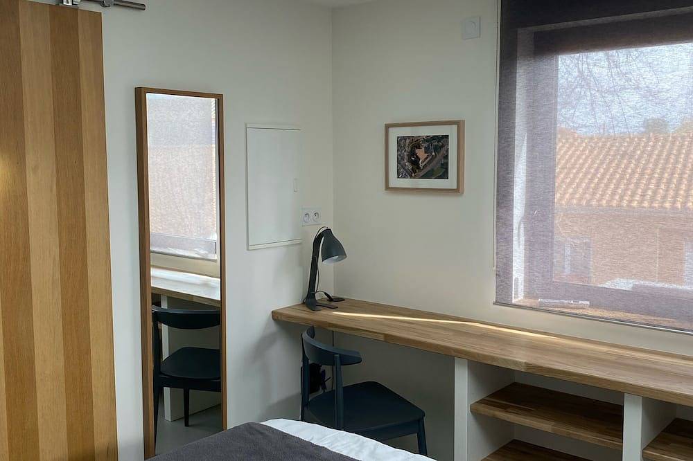 Appartement entier, Gîte d’architecte  ‘’ le frêne’’ pour 2 personnes, au calme, proche transports. in Nantes, Région de Nantes