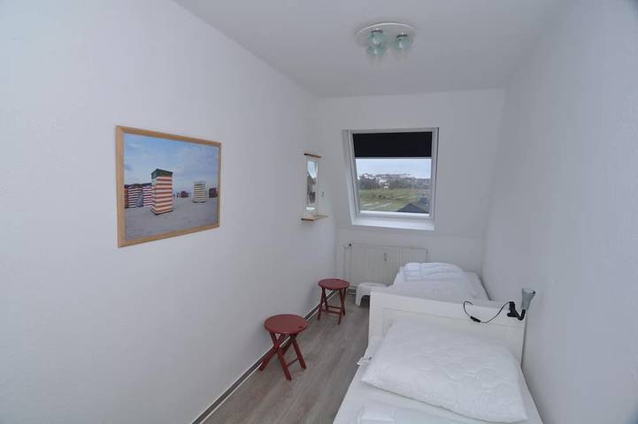 Entire apartment, Bright, spacious, completely renovated apartment for 4 people, close to the center in Borkum