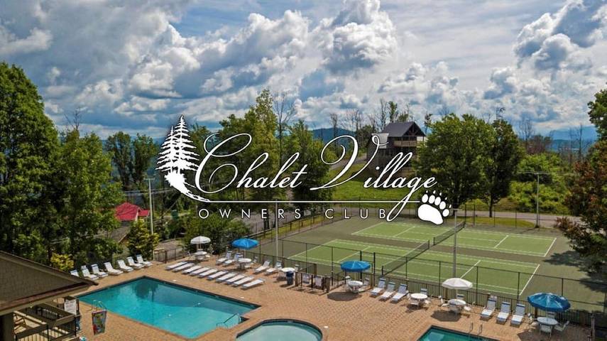 Chalet for 4 people, with pool and yard as well as hot tub in Great Smoky Mountains National Park