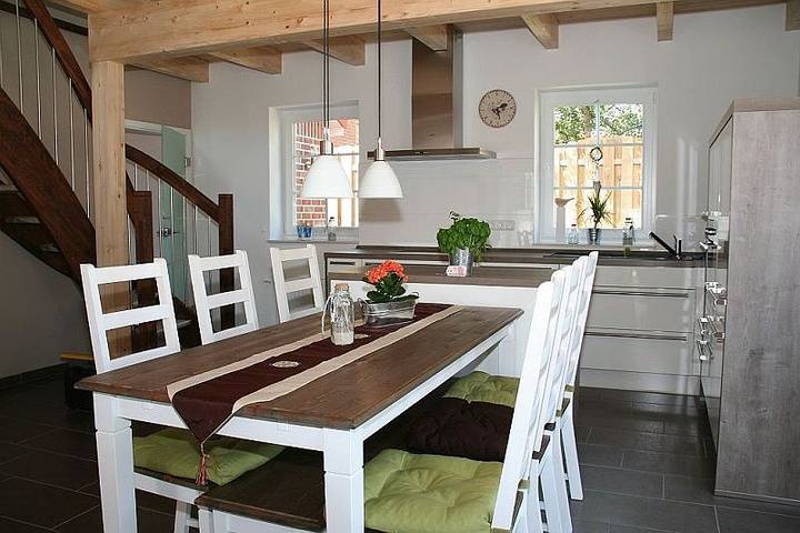 Hochwertiges 100qm Ferienhaus für 6 Personen mit Sauna, Kamin und großem Garten in Norden, Norden und Umgebung