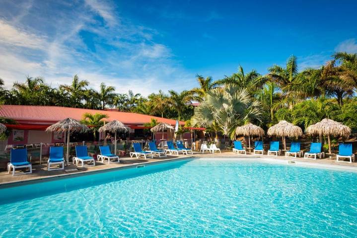 Parc de vacances pour 4 personnes, avec piscine et jardin - 1