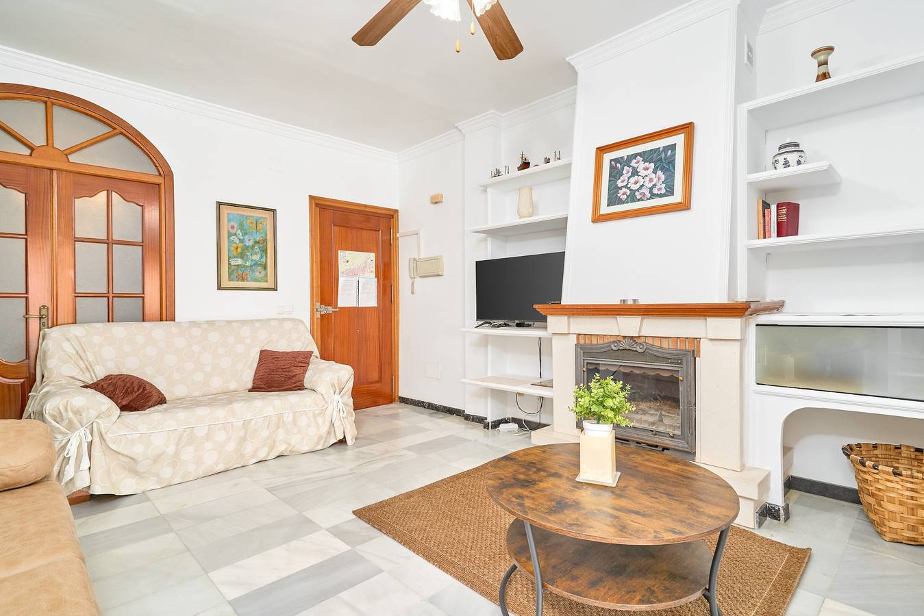 Entire apartment, 'Animas 1' Apartment with Balcony, Wi-Fi and Air Conditioning in Nerja Centre, Nerja
