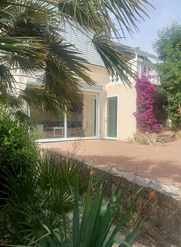 Appartement de vacances pour 6 personnes, avec piscine ainsi que jardin et terrasse dans le Var - 4