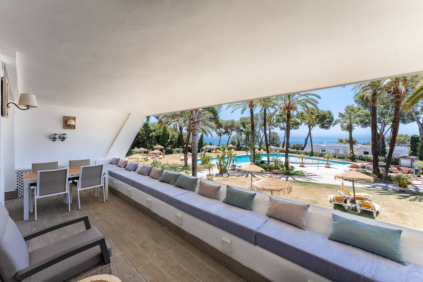 Entire apartment, Apartment 'Parque Miraflores' with Shared Pool, Wi-Fi and Air Conditioning in La Cala de Mijas, Mijas