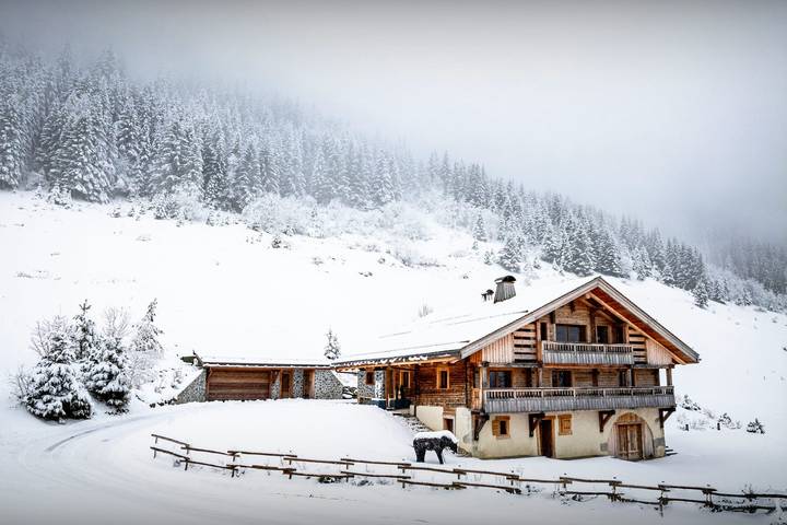 Chalet pour 14 personnes, avec Balcon et Jacuzzi ainsi que Terrasse et Jardin à La Clusaz