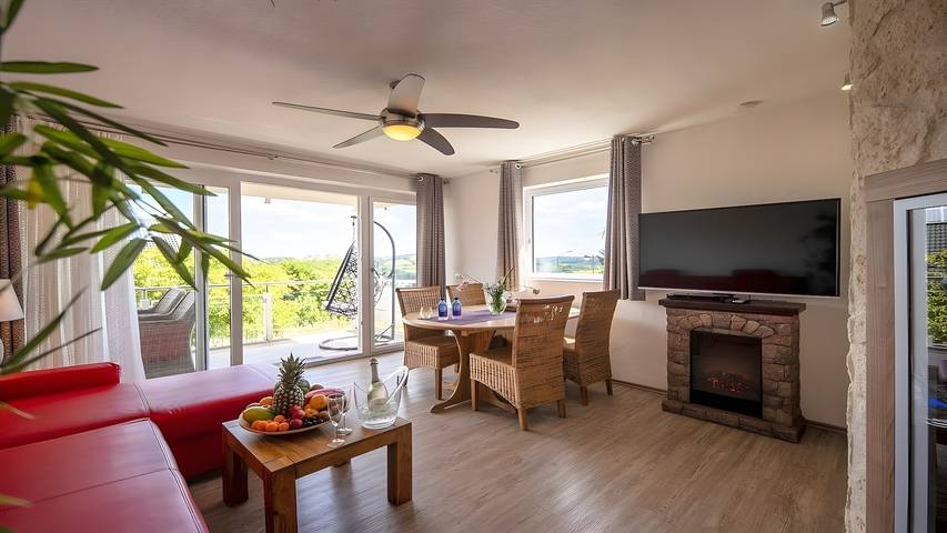 Ferienwohnung für 6 Personen, mit Balkon und Whirlpool sowie Garten und Sauna in der Eifel