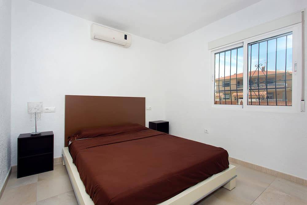 Traumvilla mit privatem Pool, 50m entfernt. vom Strand entfernt in Playa Cala Cerrada (Orihuela), Orihuela