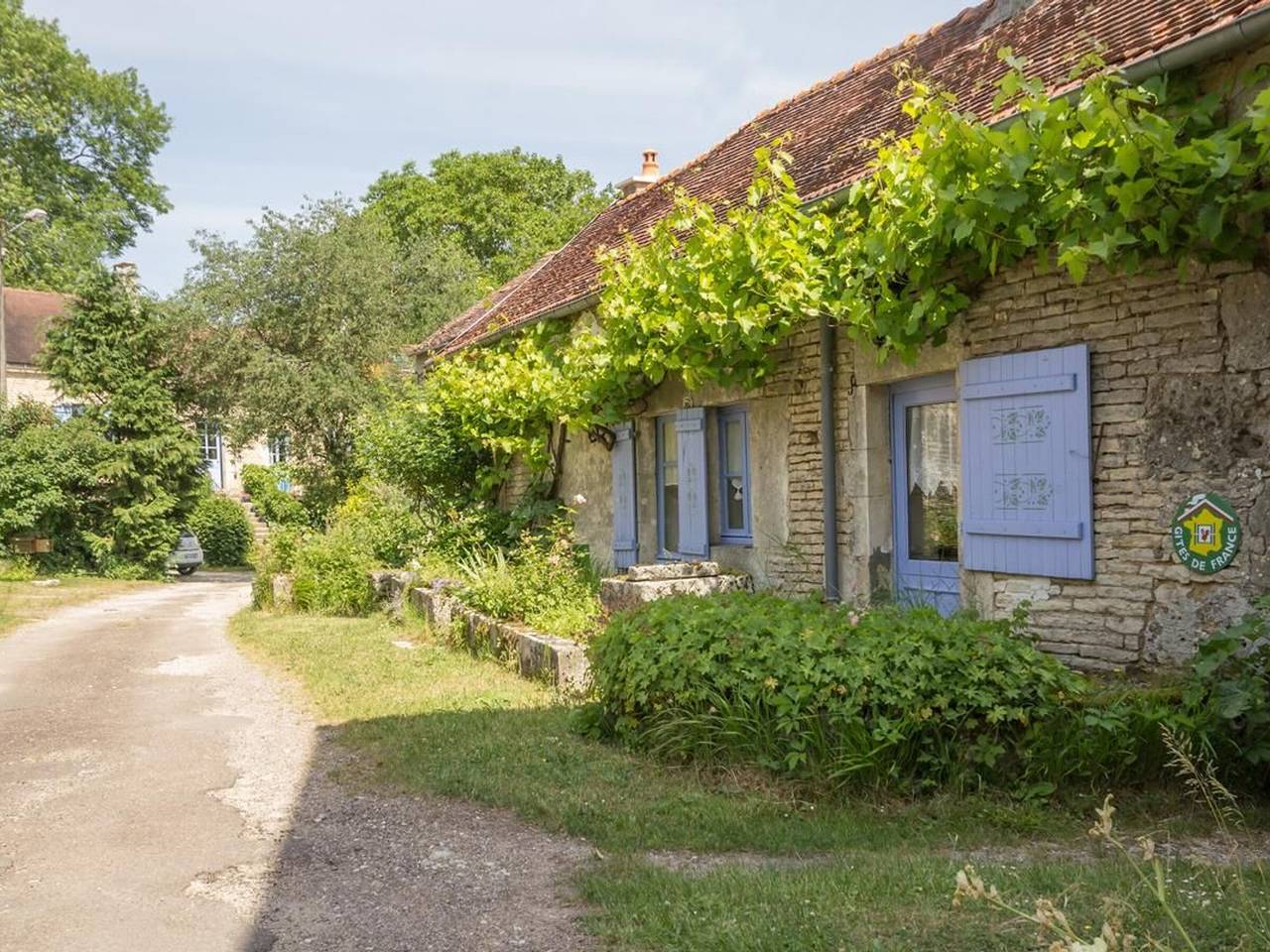 Charmantes Haus mit Blumengarten und privatem Parkplatz in Montbard und Umgebung