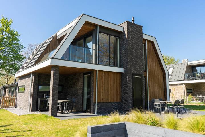 Ferienhaus für 10 Personen, mit Balkon/Terrasse und Balkon sowie Terrasse und Garten