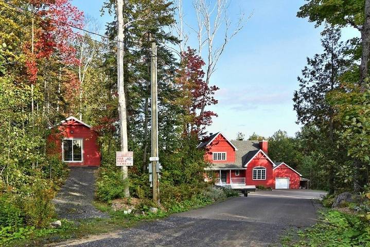 Cottage for 8 people, with garden and hot tub in Quebec