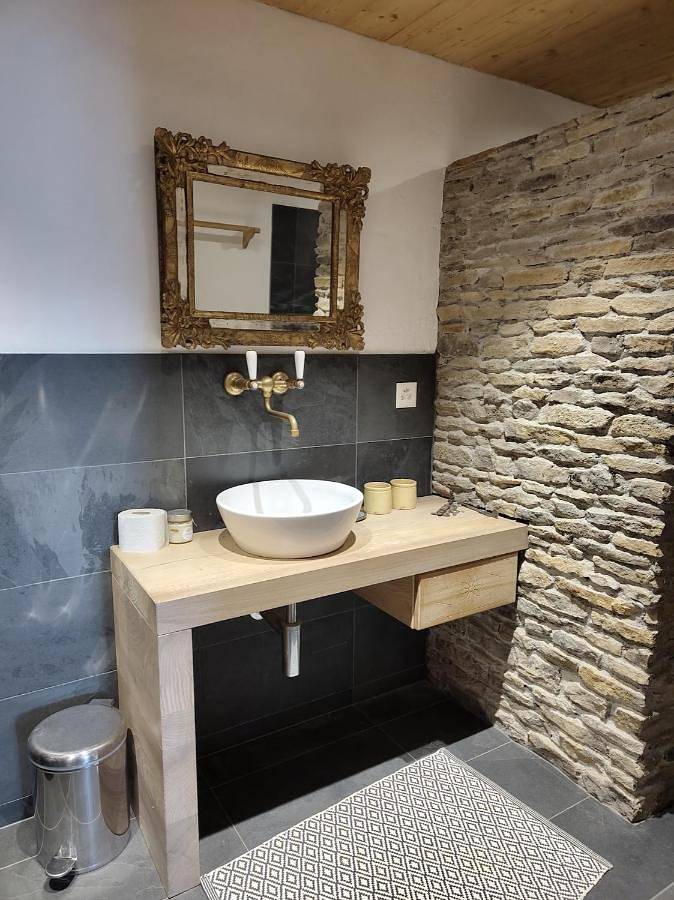 Appartement entier, One-Bedroom Apartment in Le Locle, Massif du Jura