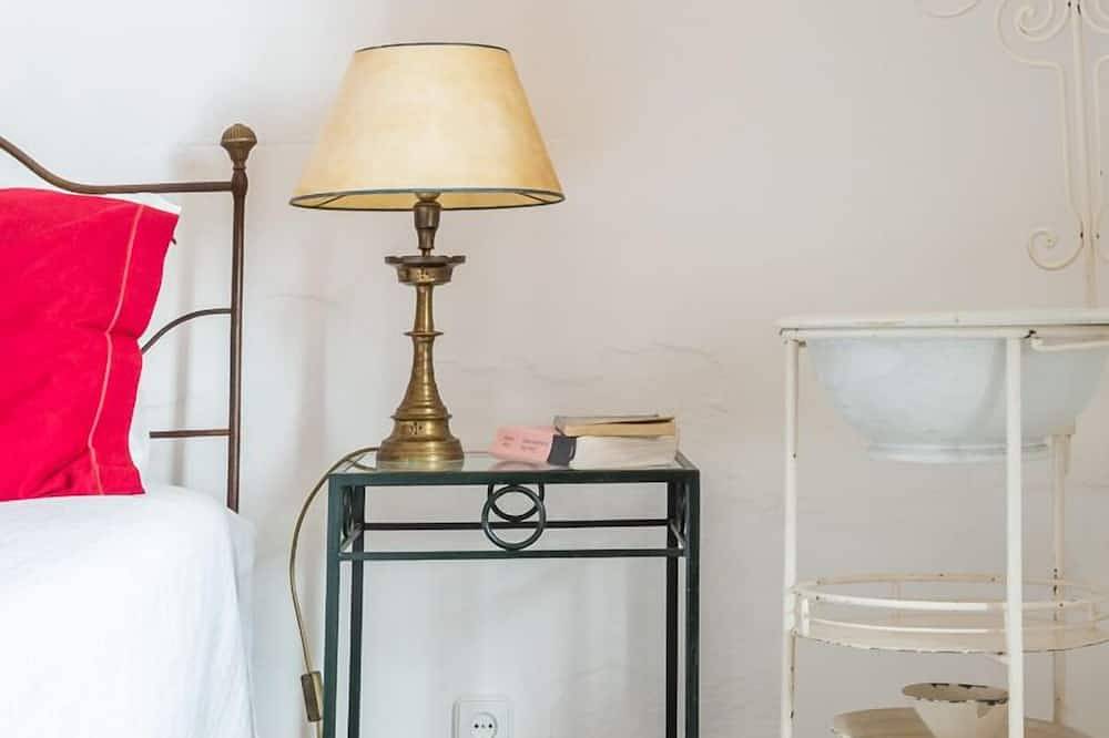 Luxurious Traditional  Farmhouse on Alentejano Cork Farm in Redondo, Distrito de Évora