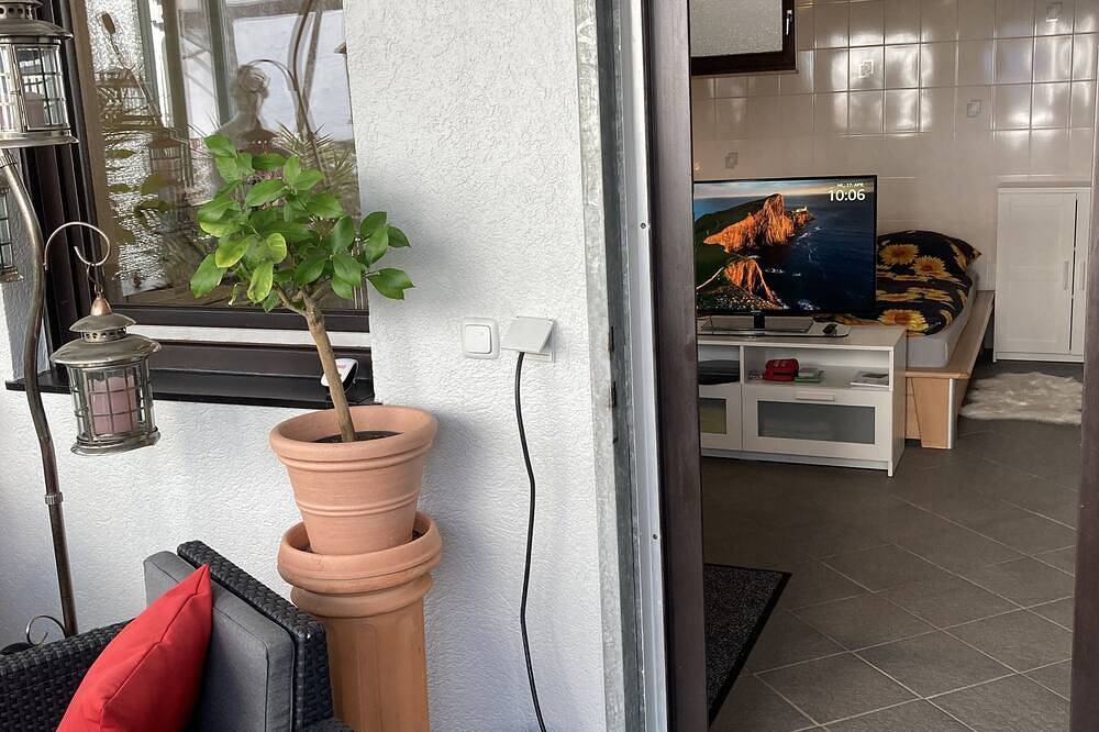Ganze Wohnung, Apartment mit Wintergarten und Terrasse  im schönen Taunus, ruhige Lage. in Glashütten, Hochtaunuskreis