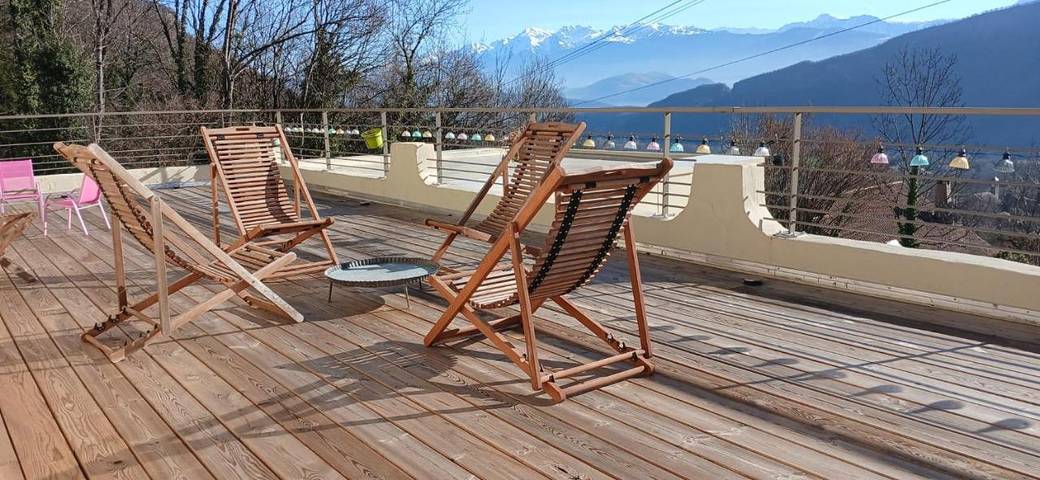 Location de vacances pour 4 personnes, avec vue ainsi que piscine et jardin, adapté aux familles dans Saint-Paul-de-Varces