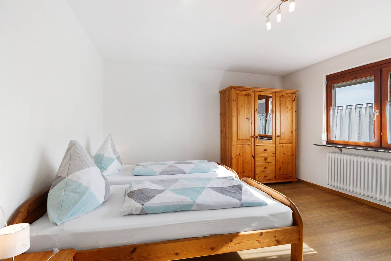 Ganze Wohnung, Ferienwohnung 'Hewenpanorama 4' mit Bergblick, Gemeinschaftsterrasse und Wlan in Engen, Hegau