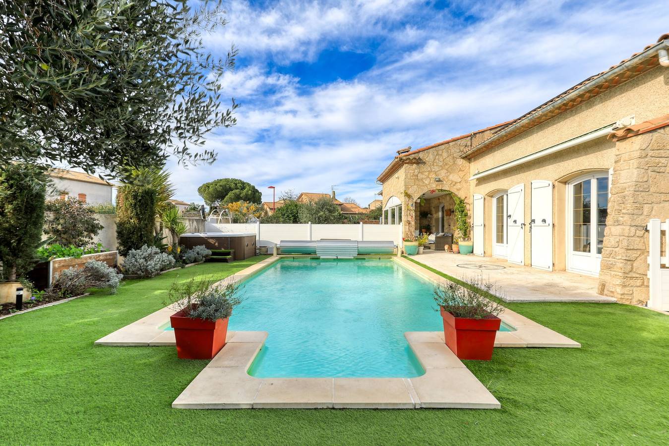 Gästezimmer „Villa Angelo - Olive Verte“ mit Gemeinschaftspool, Wlan und Klimaanlage in Saint-Thibéry, Mittelmeerküste (Frankreich)