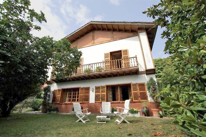 Casa rural para 12 personas, con Balcón y Terraza además de Jardín y Vistas en Muros de Nalón