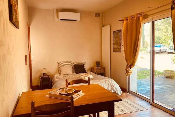 Gîte pour 2 personnes, avec balcon ainsi que piscine et jardin dans Lac d'Uby - 2