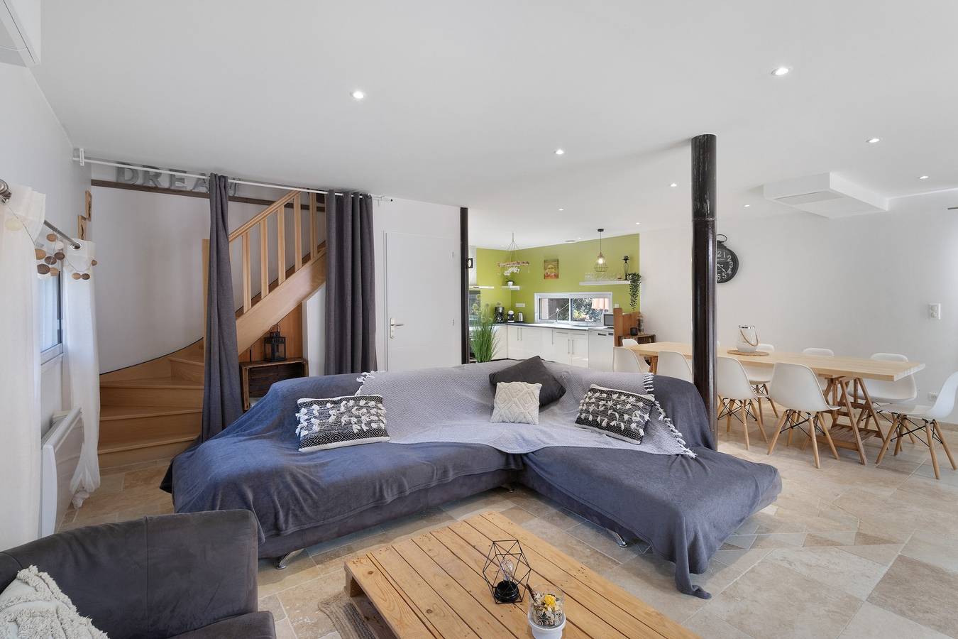 Vakantiehuis 'Maison De Vacances L Etable' met privézwembad, wifi en airco in Coly-Saint-Amand, Périgord Noir