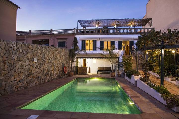 Holiday rental for 12 people, with balcony and garden in Palma