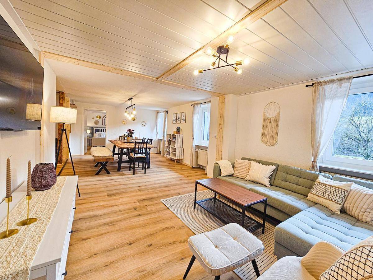 Appartement entier, Entire farmhouse for groups with 4 bedrooms near Rhine Falls & Zurich Airport in Klettgau, Hautes Forêts-Noires