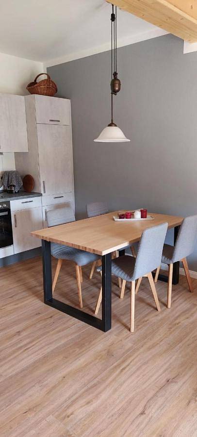 Ferienwohnung für 2 Personen, mit Terrasse und Garten sowie Ausblick