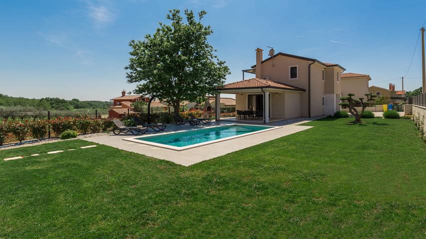 Villa für 6 Personen, mit Terrasse und Garten in Porec und Umgebung