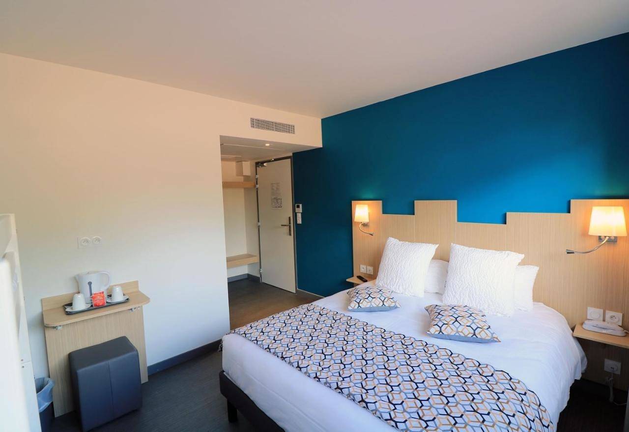 Double Room with Balcony in Le Dramont, Saint-Raphaël