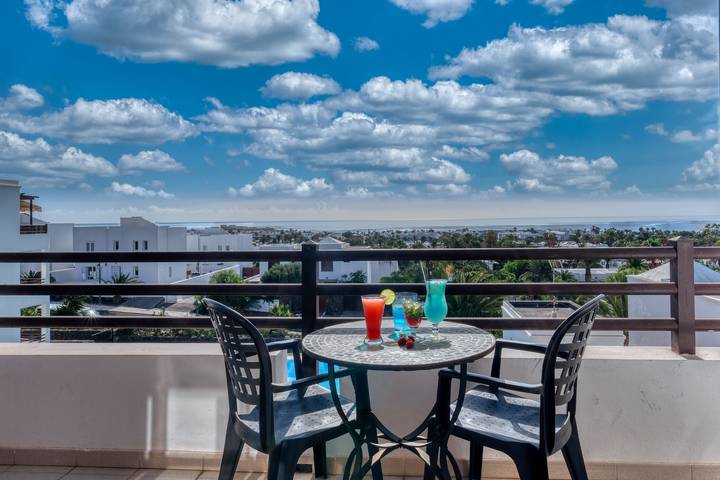 Apartment for 4 people, with balcony and pool in Costa Teguise