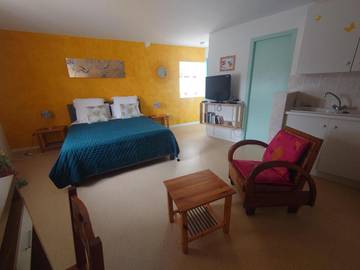 Gîte pour 2 personnes, avec jardin ainsi que terrasse et piscine, animaux acceptés à Duravel