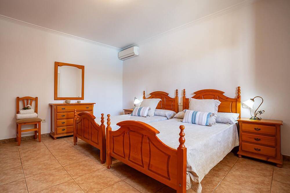 Can Serra Geräumiges Haus mit Pool und Grill, 3 km von Ibiza und Playa Den Bossa in Sant Jordi de ses Salines, Sant Josep de sa Talaia