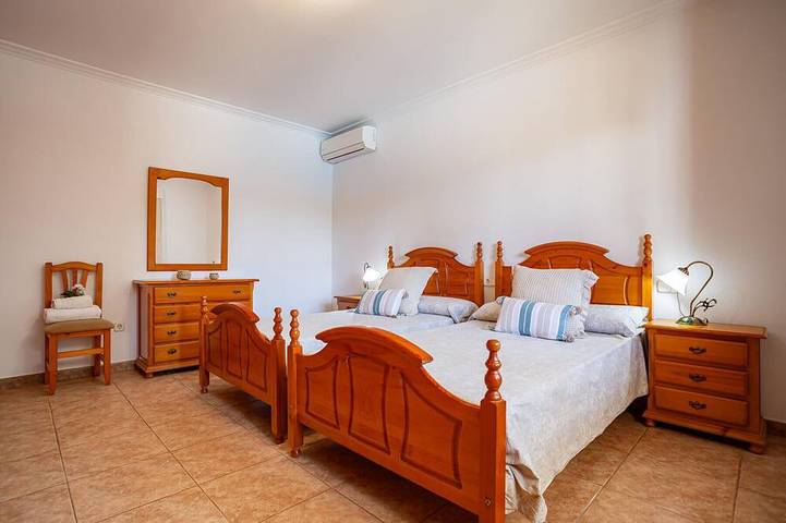 Grande Maison Confortable Avec Piscine, Barbecue, Billard, Ping-Pong; Seulement 2Km De La Ville D'Ibiza Et De La Plage in Sant Jordi de ses Salines, Sant Josep de sa Talaia