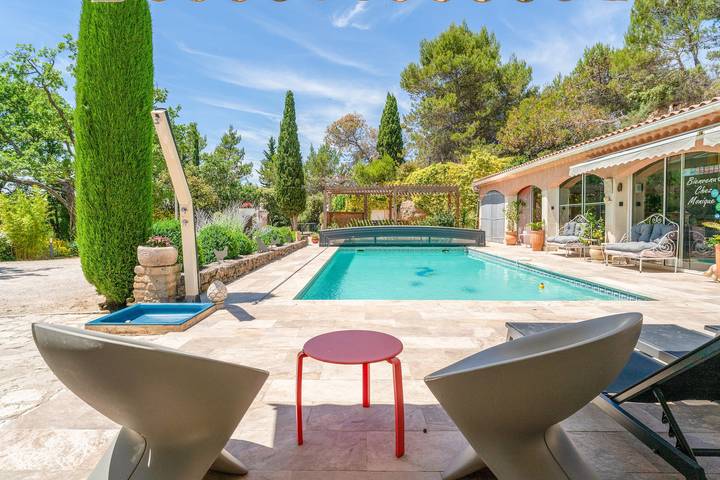 Hel lejlighed, "Chambre Saumon" Apartment with Shared Pool, Wi-Fi, and Air Conditioning in Bédoin, Regional Naturpark i Mont-Ventoux