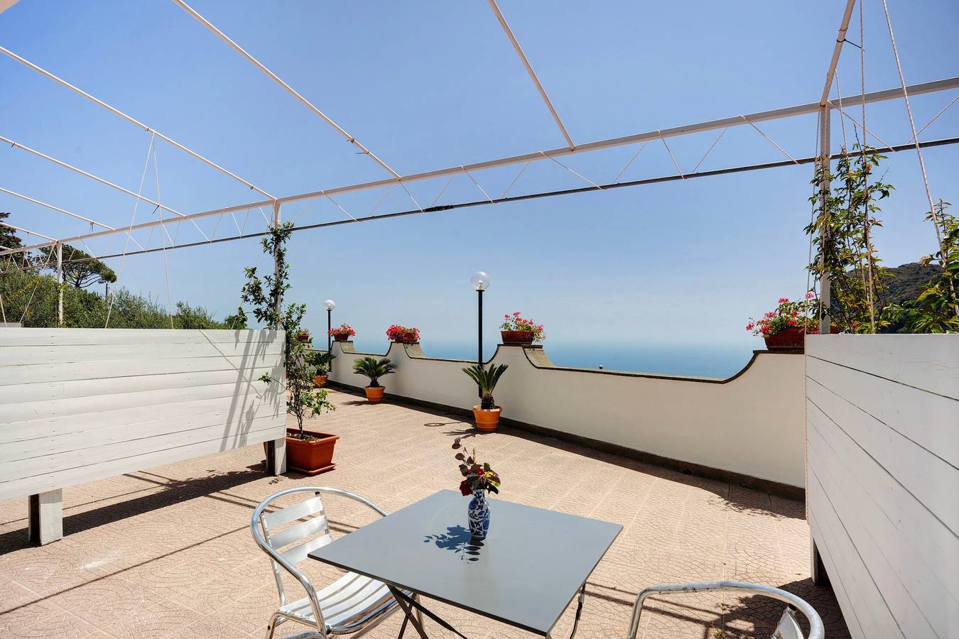 Entire apartment, 'Mitigliano Apartment' with Sea View, Wi-Fi and Air Conditioning in Naples Province