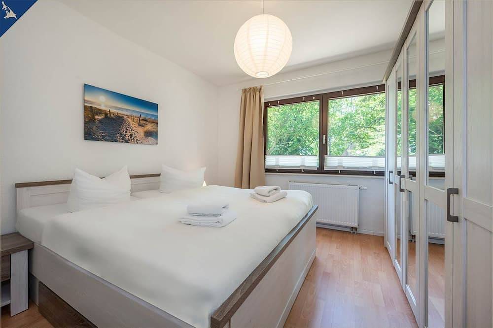 Ferienhaus Mellenthin - Geräumiges Ferienhaus in Ländlicher Idylle mit Stellplatz, Wlan und Terrasse in Mellenthin, Usedom