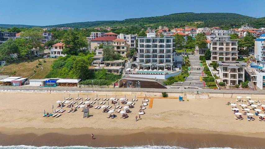 Hôtel pour 2 personnes, avec piscine et sauna ainsi que jacuzzi et balcon