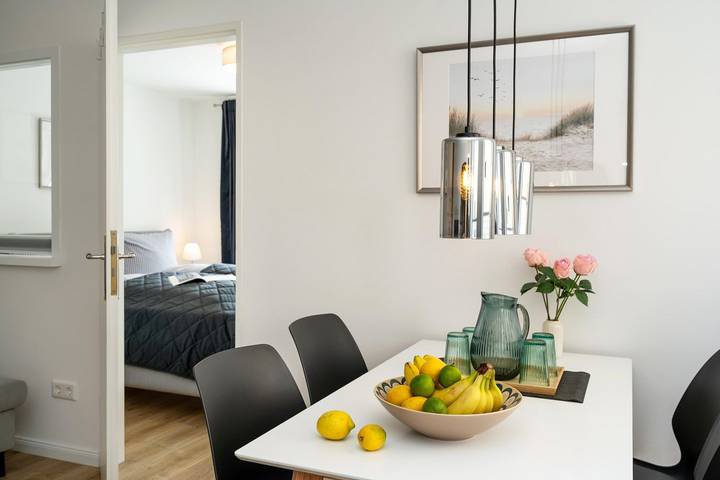 Ganze Wohnung, Moderne, frisch renovierte 2-Zimmer Whg. mit Balkon und Wlan in Westerland. in Westerland, Sylt (Gemeinde)