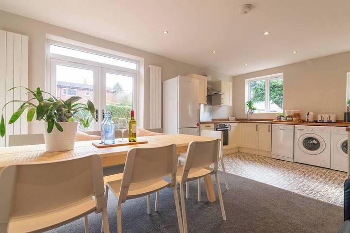Holiday home for 11 people in Manchester