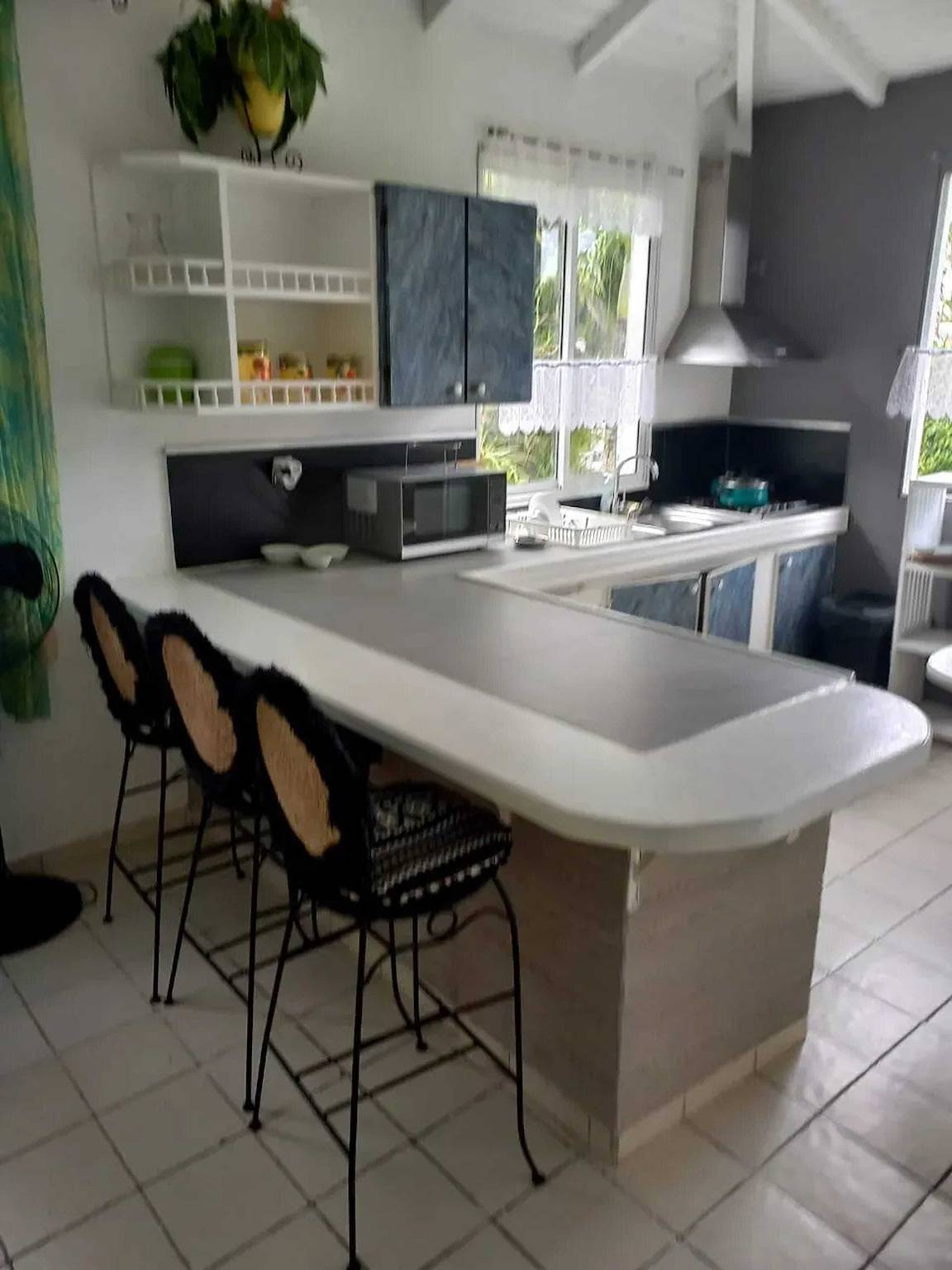 Encantador Bungalow en Sainte-Rose con Piscina Compartida in Saint Rose, Guadalupe