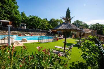 Gîte pour 6 personnes, avec jardin ainsi que piscine et vue, animaux acceptés à Ribes
