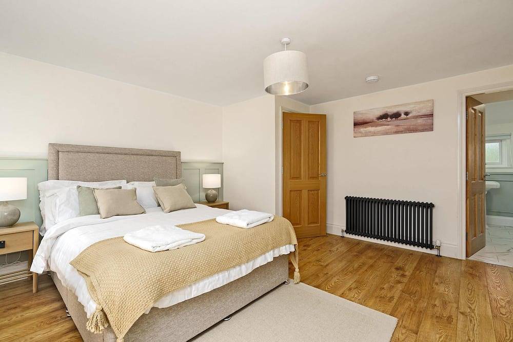 Clovelly House: Relaxed Family Coastal Home in Berwick-upon-Tweed, Northumberland