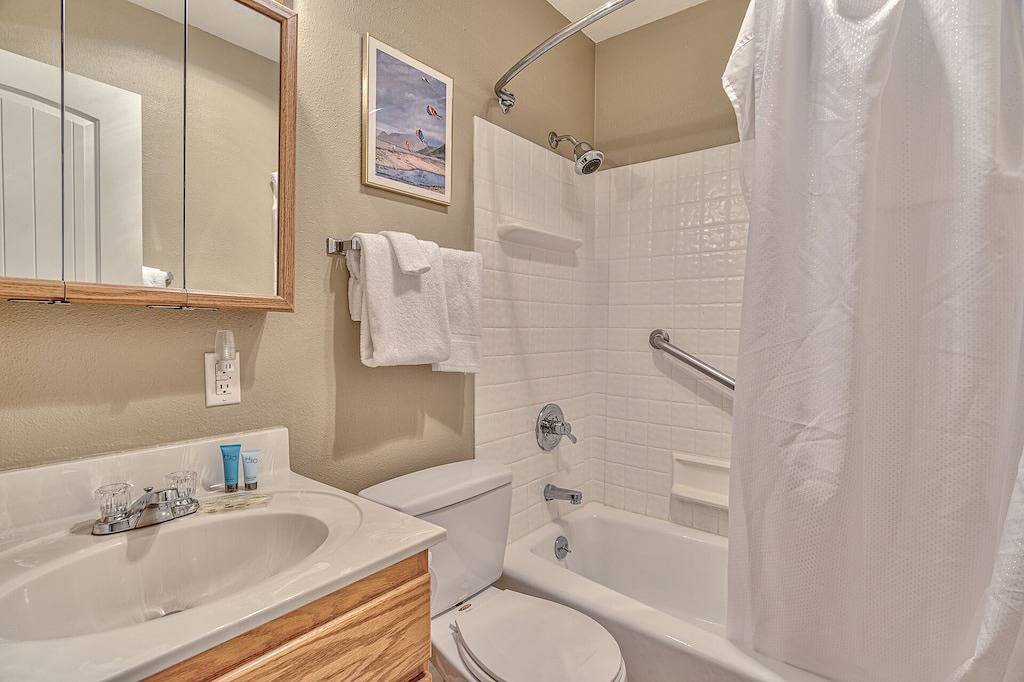 Ganze Wohnung, The Codfather - Große Deluxe Suite mit unwirklichem Meerblick Schläft 8! in Lincoln City, Devils Lake (OR)