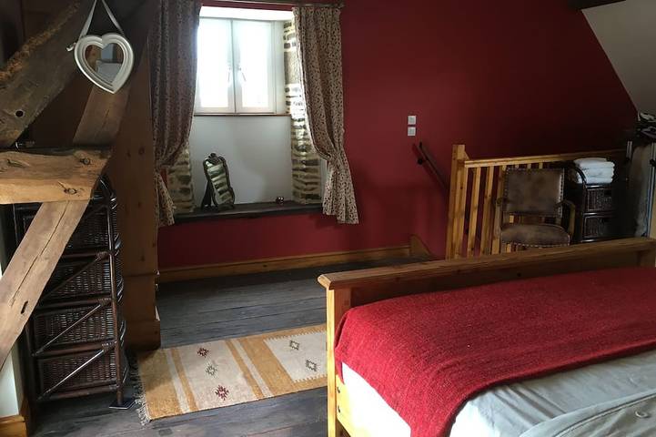 Gîte pour 2 personnes, avec terrasse ainsi que piscine et jardin à Savigny-le-Vieux - 3