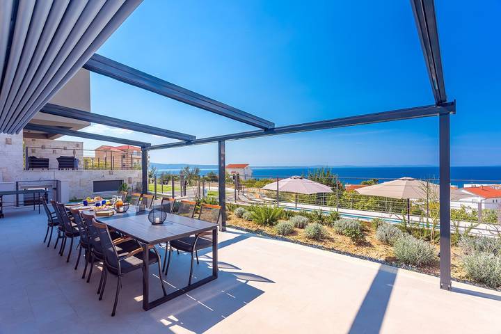 Geräumige Villa mit 7 Schlafzimmern, privatem Pool und Meerblick in Podstrana in Podstrana, Split-Dalmatien
